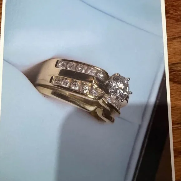 14 karat gold ladies wedding ring set - Picture 2 of 9